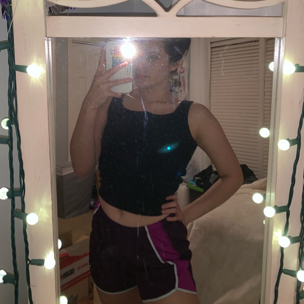 black crop top 👚